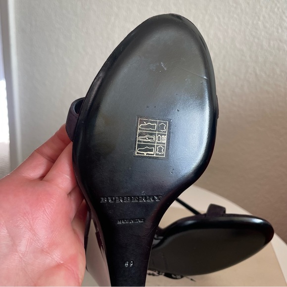 Burberry plum suede t-strap ombré wedges - Picture 9 of 12